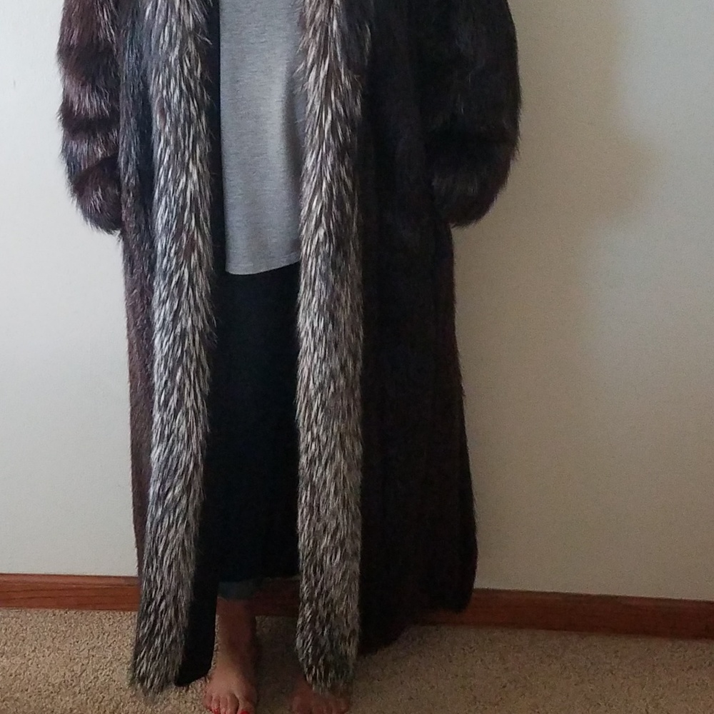 Ebony beaver fur coat - Picture 5 of 12